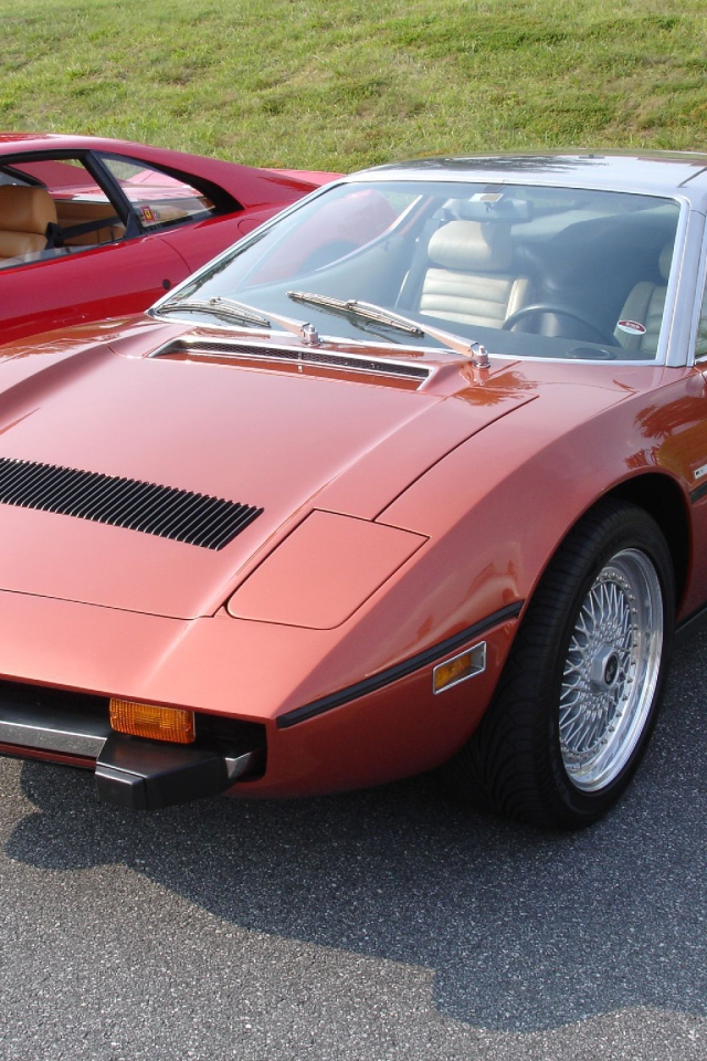 Автомобиль марки Maserati модели Indy