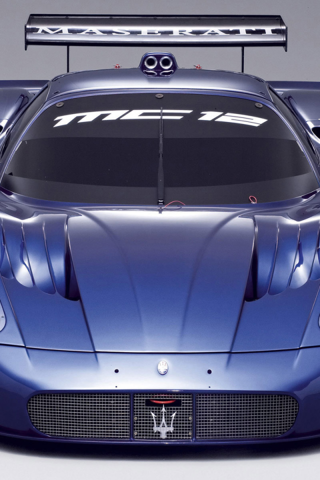 Автомобиль марки Maserati модели MC12