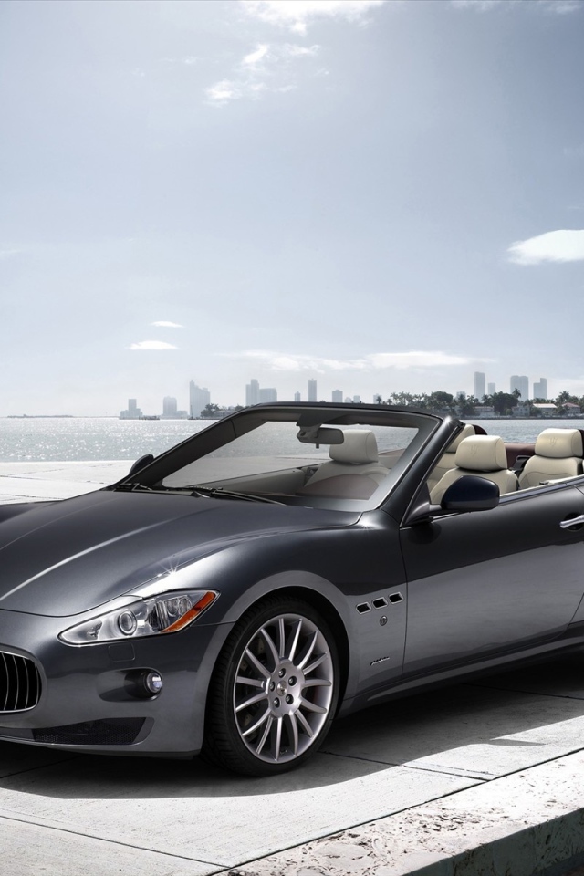 Автомобиль Maserati grancabrio