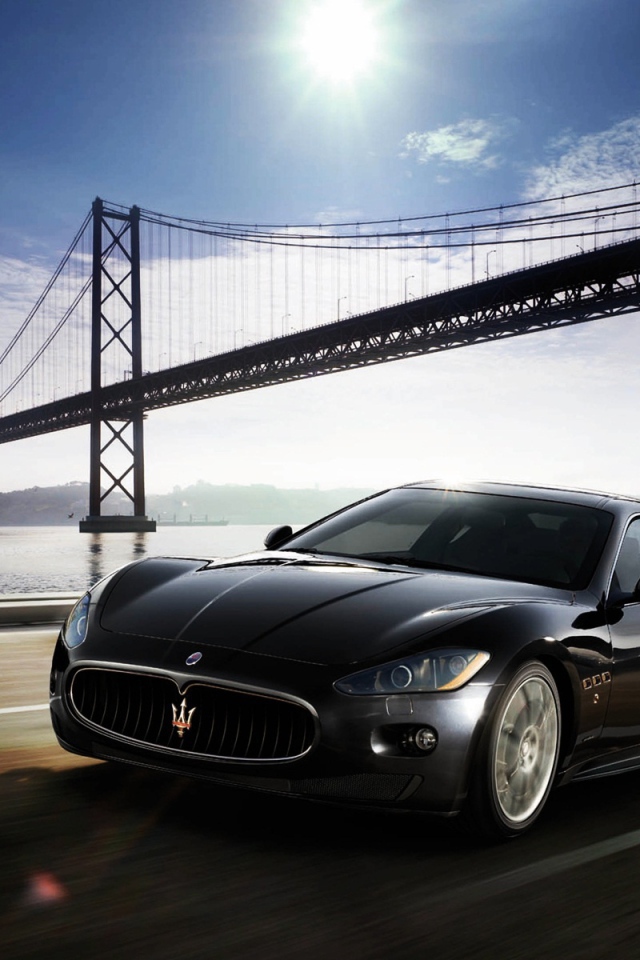 Машина Maserati granturismo