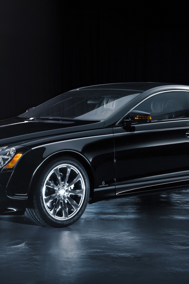 Красивый автомобиль Maybach  57