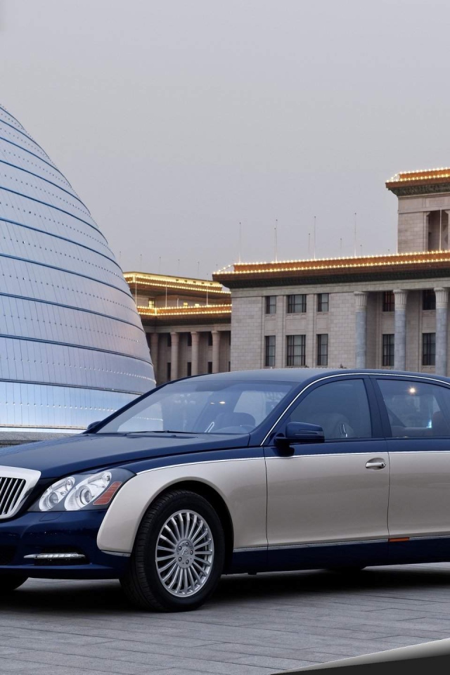 Красивый автомобиль Maybach  62s в Москве