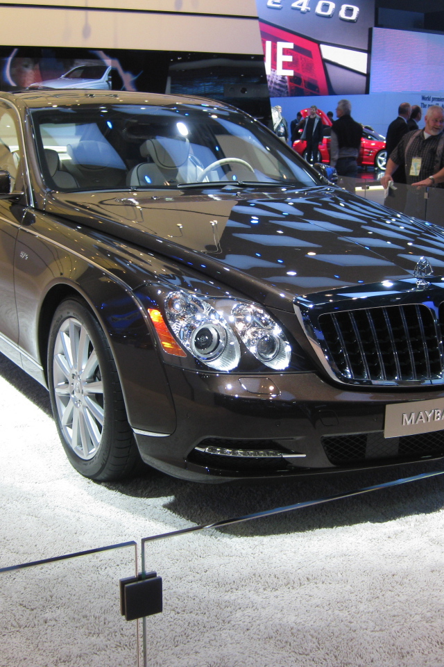 Автомобиль марки Maybach модели 2014