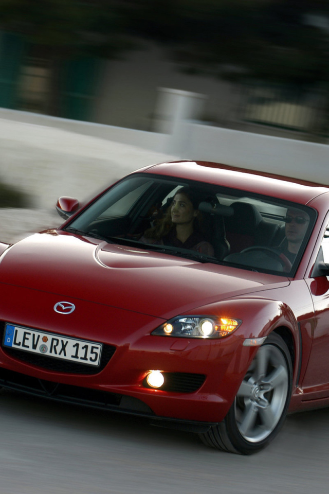 Красивый автомобиль Mazda RX 8 в Москве