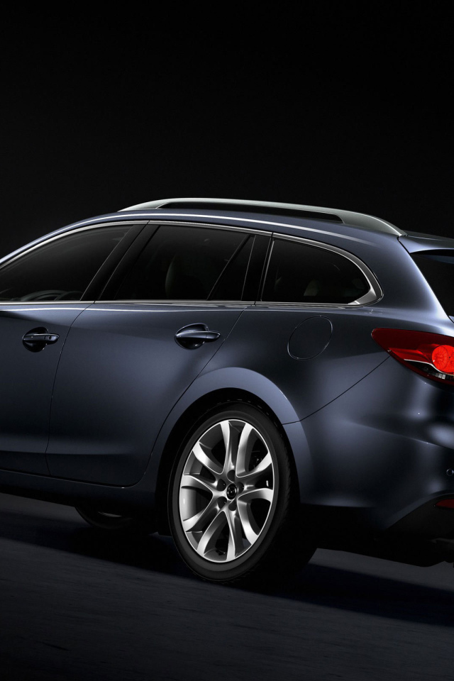 Автомобиль марки Mazda модели 6