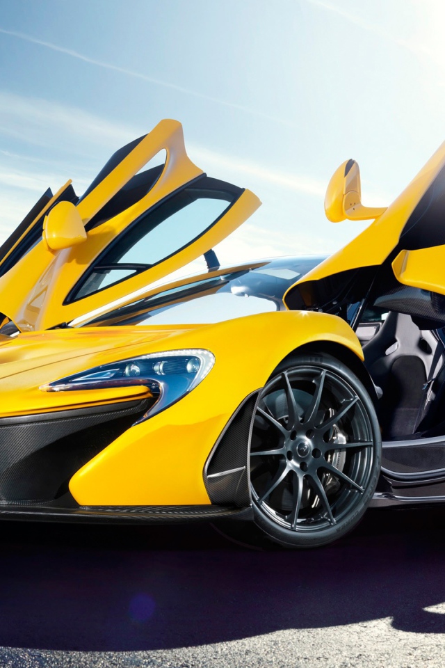 Желтый McLaren P1