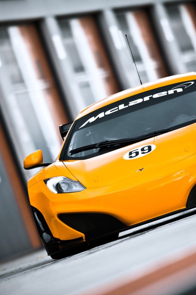 Оранжевый Mclaren mp4