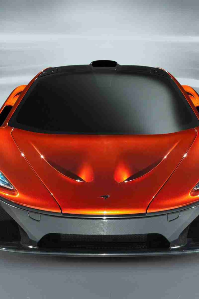 Автомобиль марки McLaren модели P1 2014