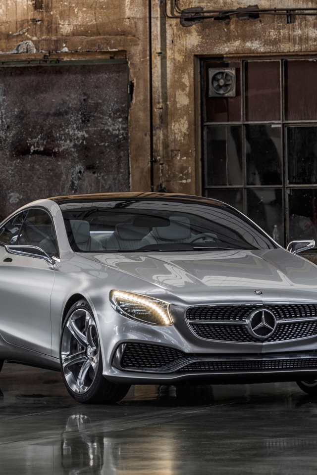 Роскошный Mercedes Benz S Class купе