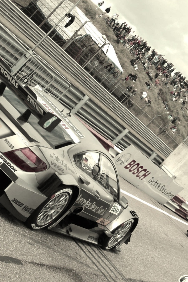 Мерседес на гоночном треке