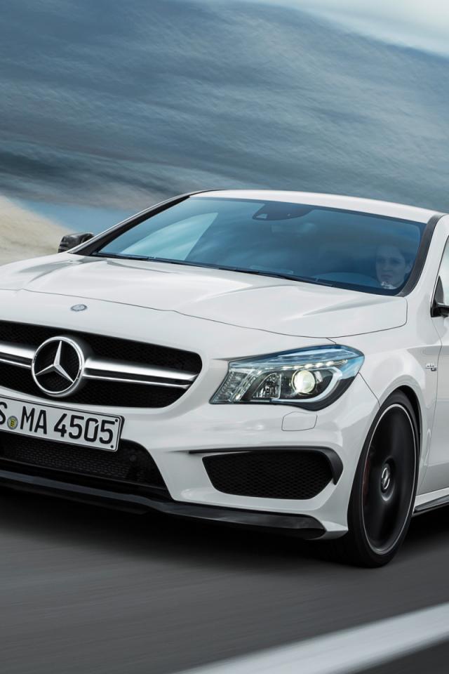 Белый Mercedes C class 2014