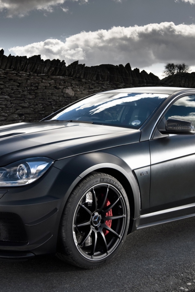 Мерседес C63 серебристый