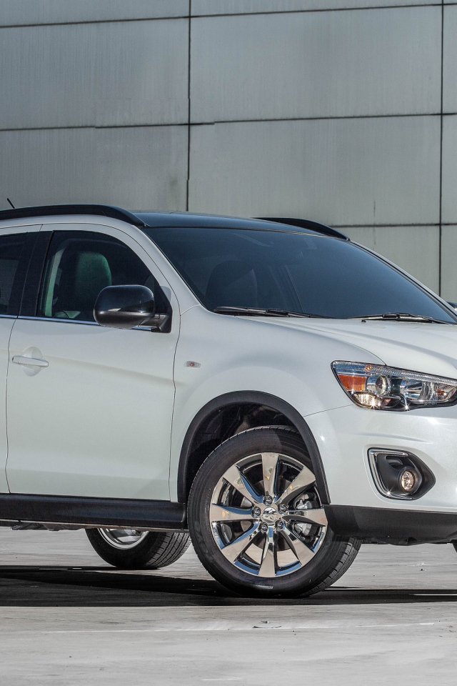 Красивый автомобиль Mitsubishi Outlander