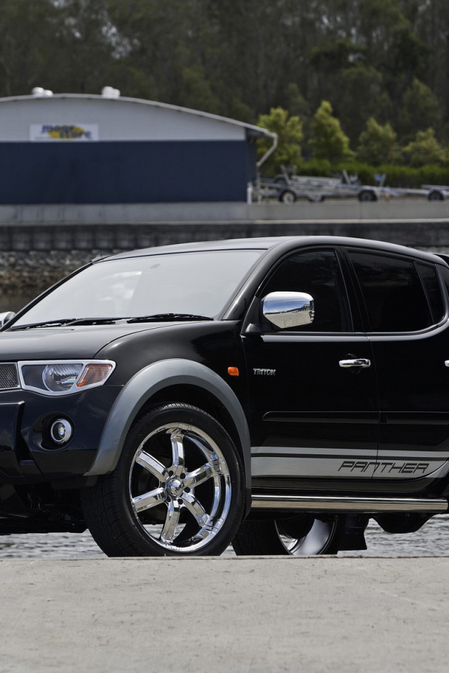 Автомобиль марки Mitsubishi модели L200