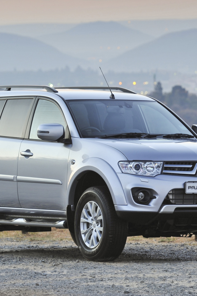 Автомобиль марки Mitsubishi модели Pajero Sport