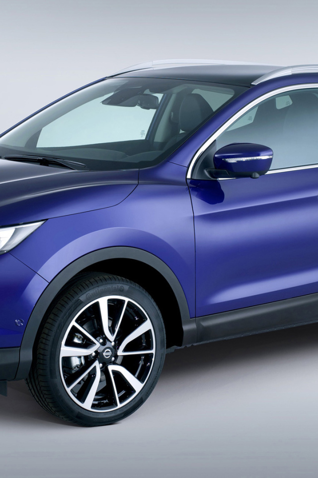 Автомобиль Nissan Quashqai 2014 на дороге
