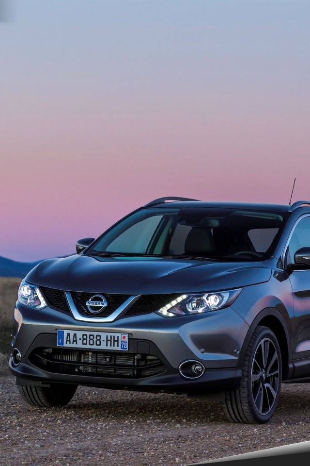 Красивый автомобиль Nissan Quashqai 2014 в Москве
