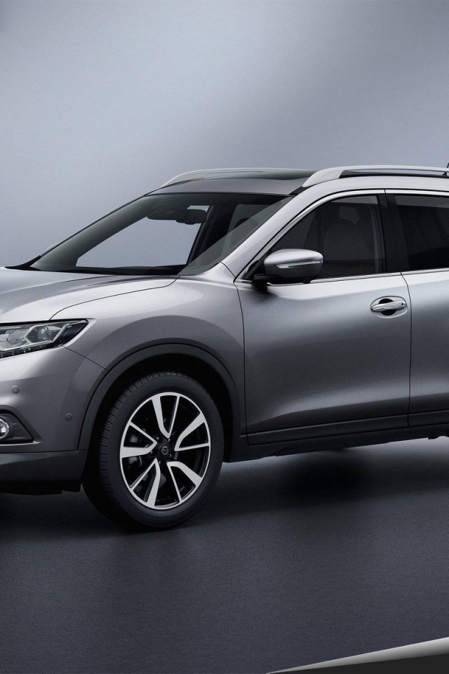 Красивый автомобиль Nissan X-Trail в Москве