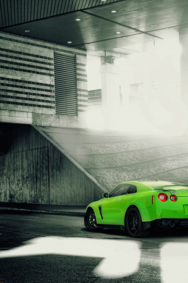 Зеленый Nissan