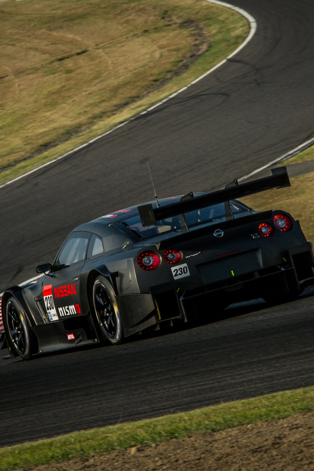 Надежная машина Nissan GT-R Nismo 2014