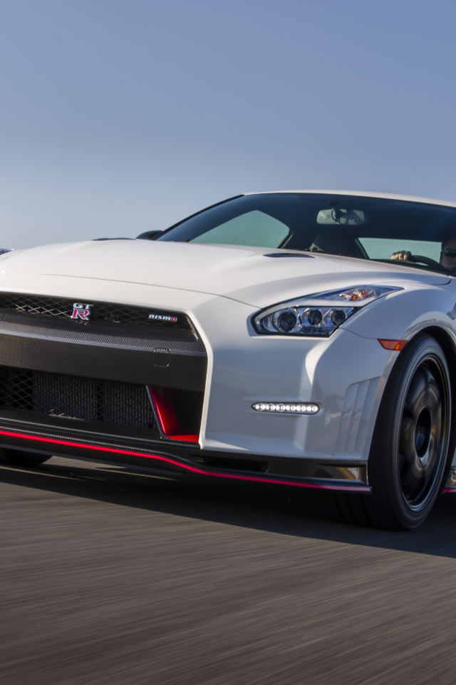 Тест драйв автомобиля Nissan GT-R Nismo 2014