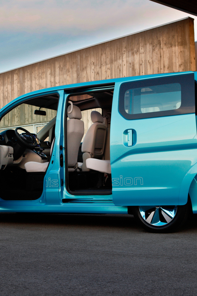Новая машина Nissan NV200