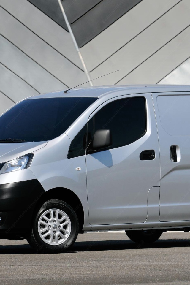 Надежная машина Nissan NV200