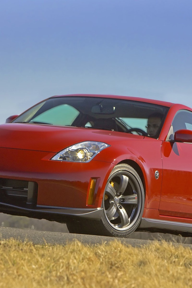 Красный Ниссан Z