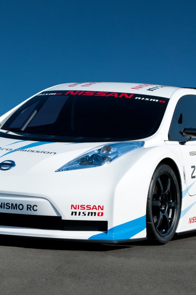 Белый гоночный автомобиль Ниссан