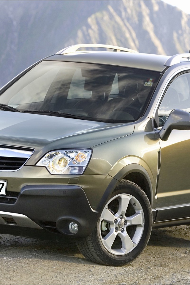 Красивый автомобиль Opel Antara