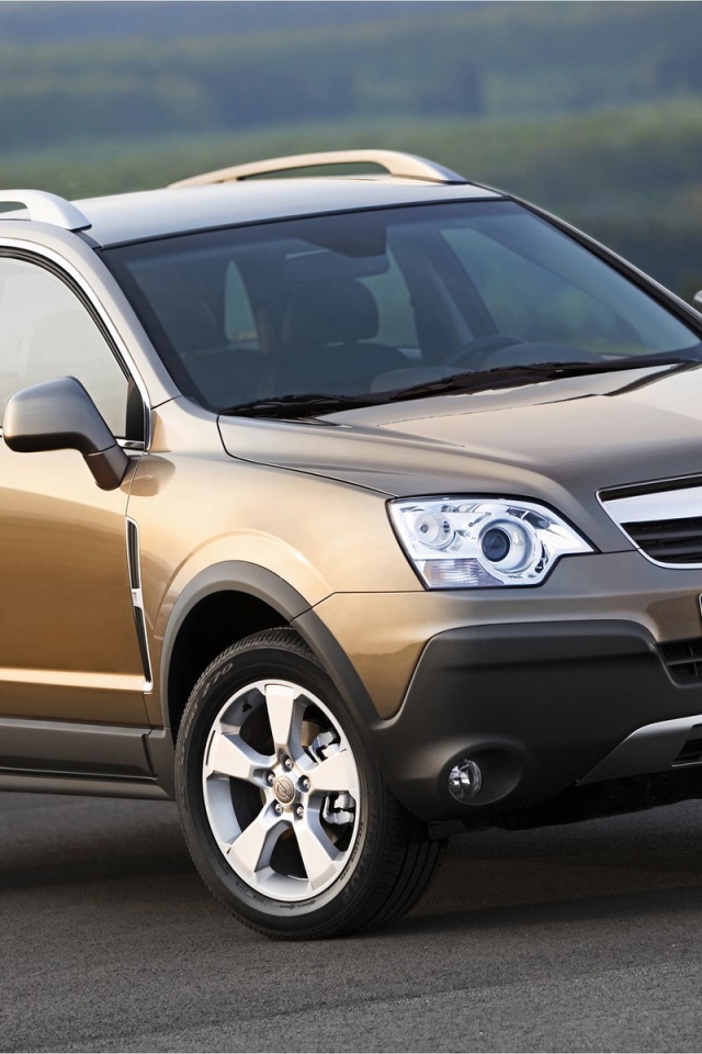 Красивый автомобиль Opel Antara в Москве