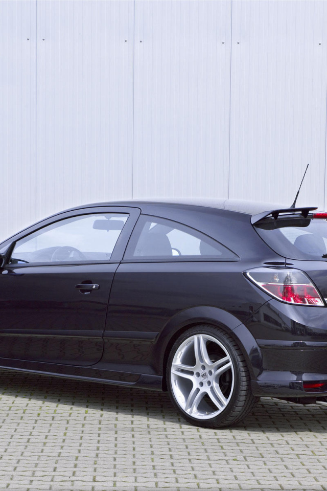 Красивый автомобиль Opel Astra GTC