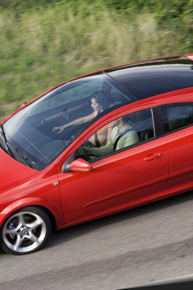 Автомобиль марки Opel  модели Astra GTC