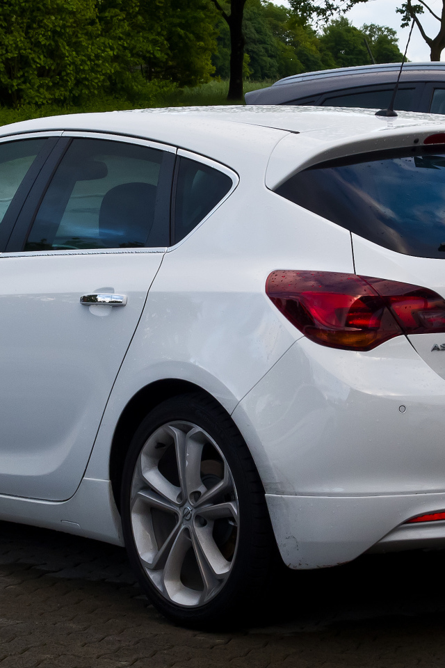 Надежный автомобиль Opel Astra