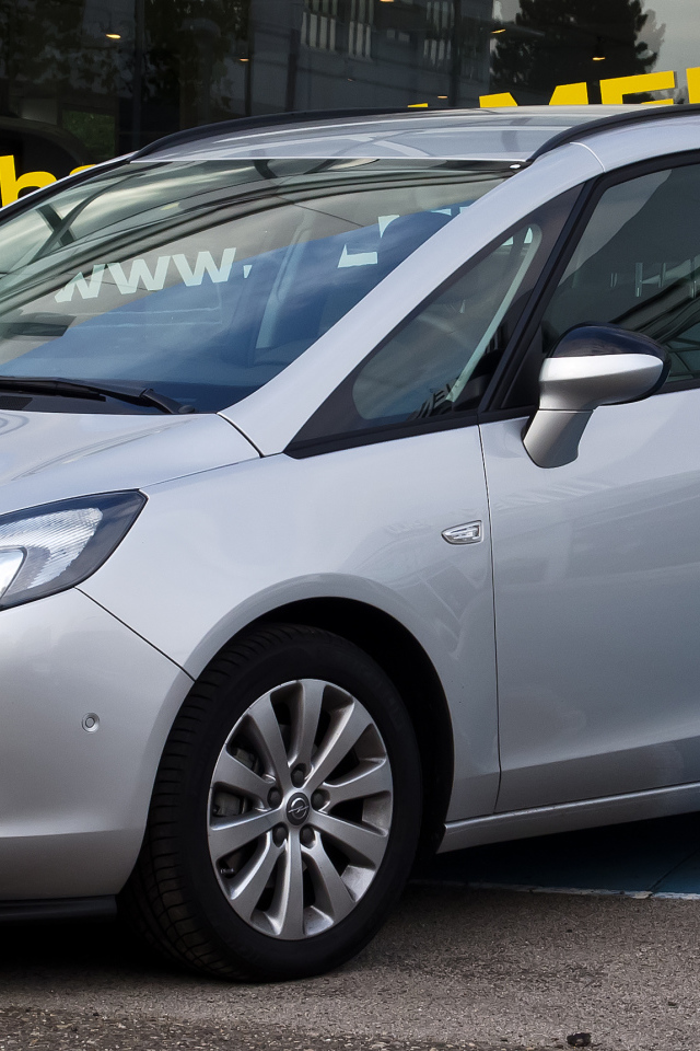 Надежный автомобиль Opel Zafira