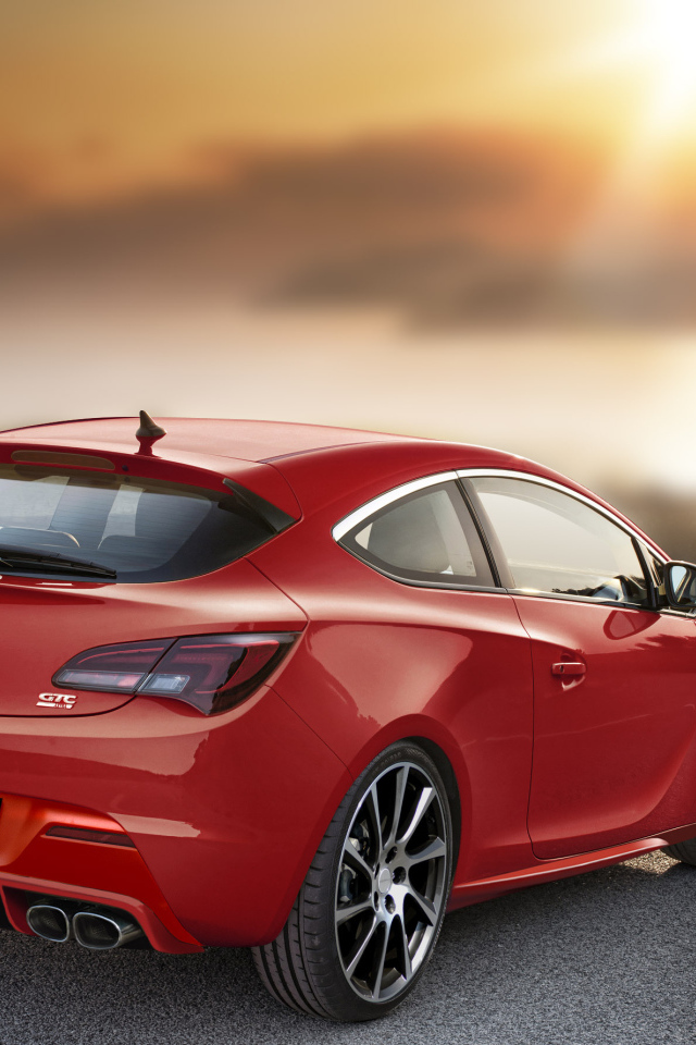 Тест драйв автомобиля Opel Astra GTC 2014