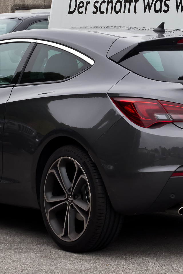 Надежная машина Opel Astra GTC