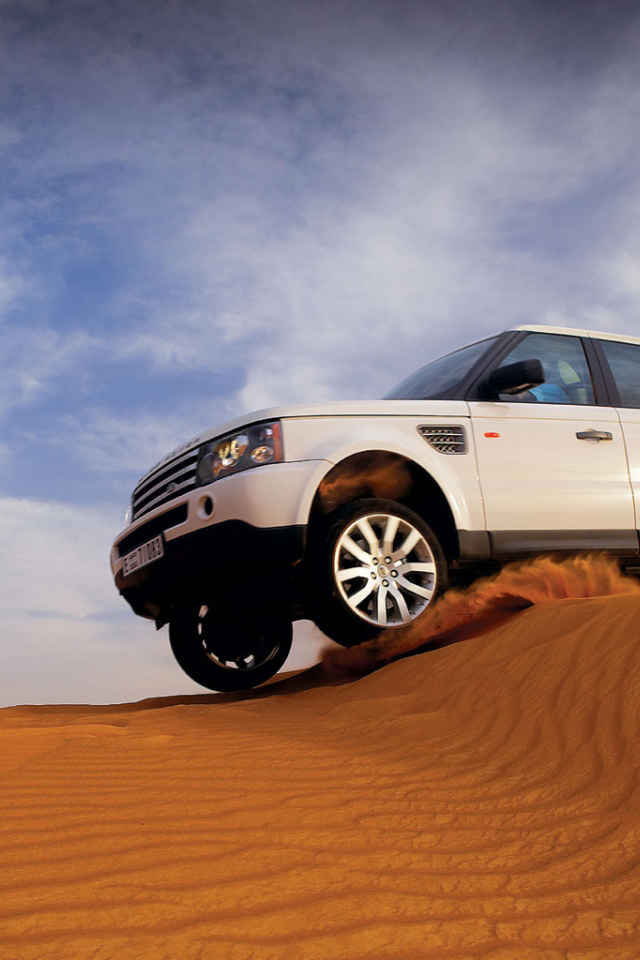 Автомобиль в пустыне