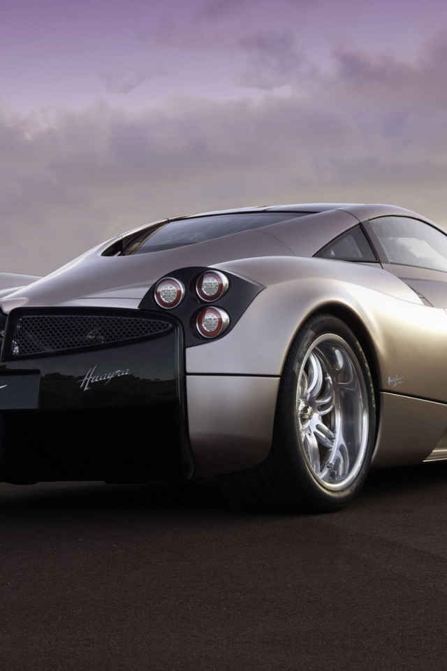  Красивый автомобиль Pagani Huayra