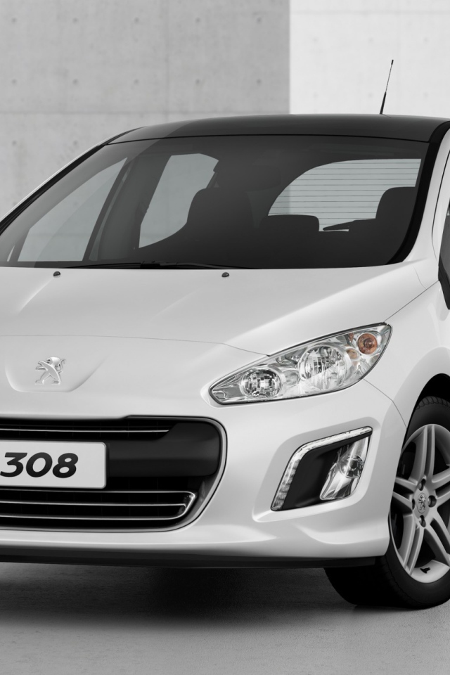 Белый Peugeot 308