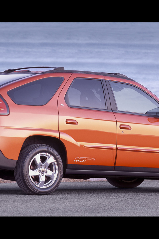 Красивый автомобиль Pontiac Aztec в Москве