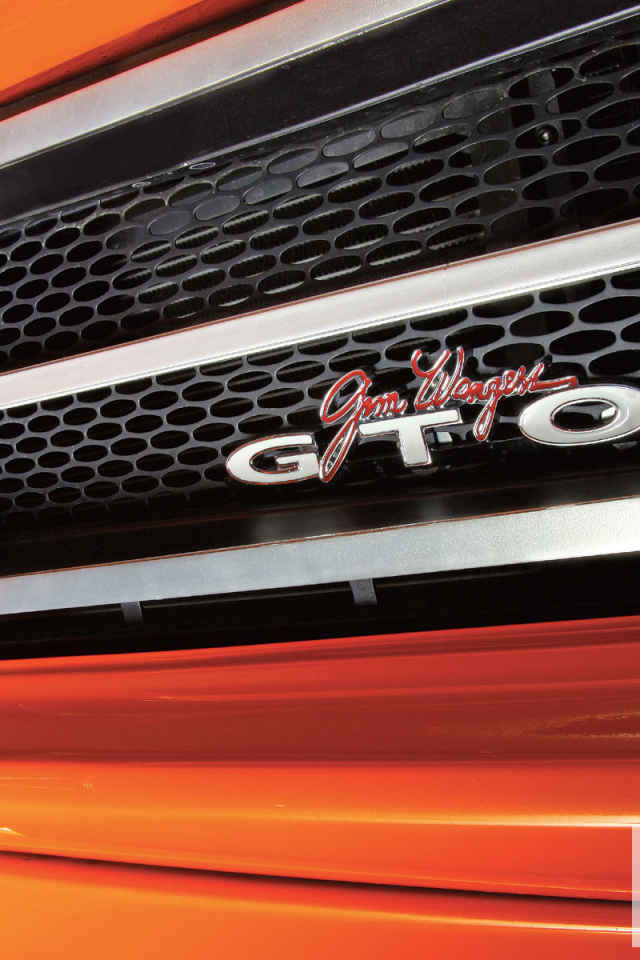 Красивый автомобиль Pontiac GTO 1969 в Москве