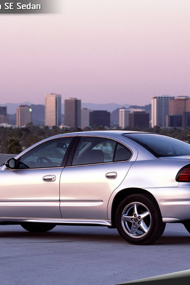 Красивый автомобиль Pontiac Grand Am