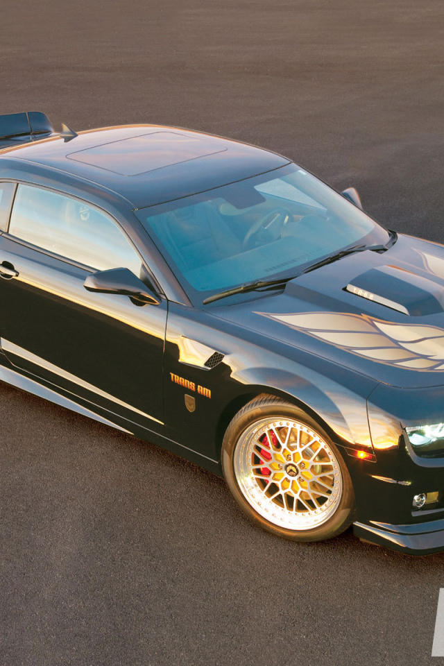 Красивый автомобиль Pontiac Trans Am в Москве