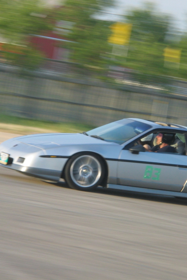 Тест драйв автомобиля Pontiac Fiero