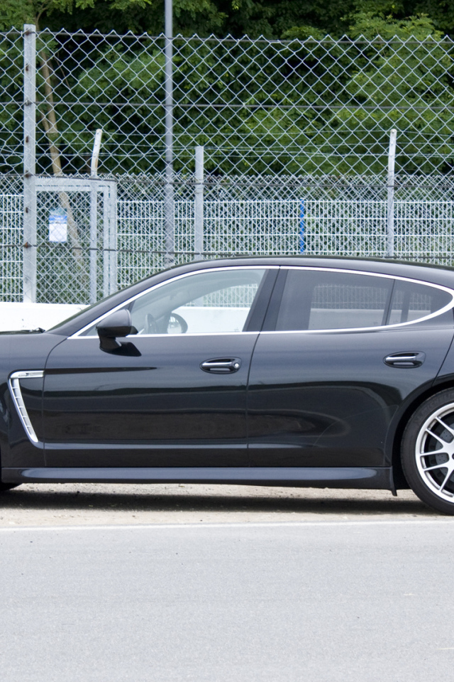 Черный Porsche Panamera