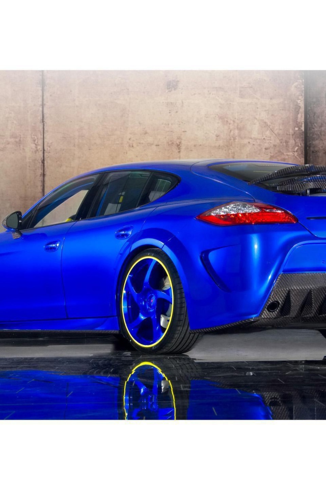 Синий Porsche Panamera