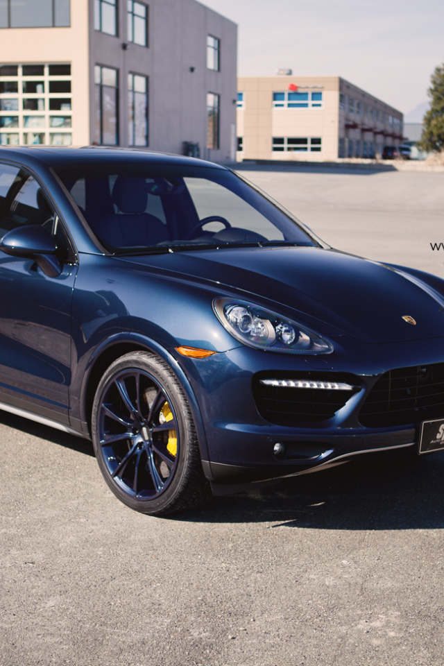 Porsche Cayenne в городе