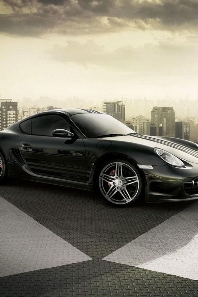 Порш Кайман на вертолетной площадке