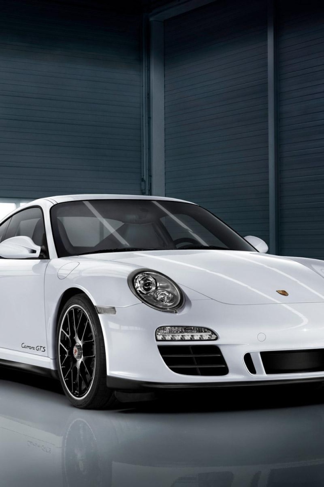 Белый Porsche carrera